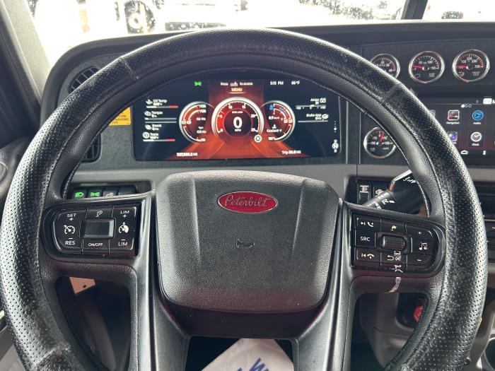 2022 Peterbilt 389-17