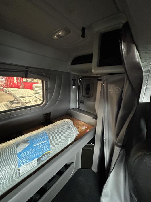 2022 Peterbilt 389-20