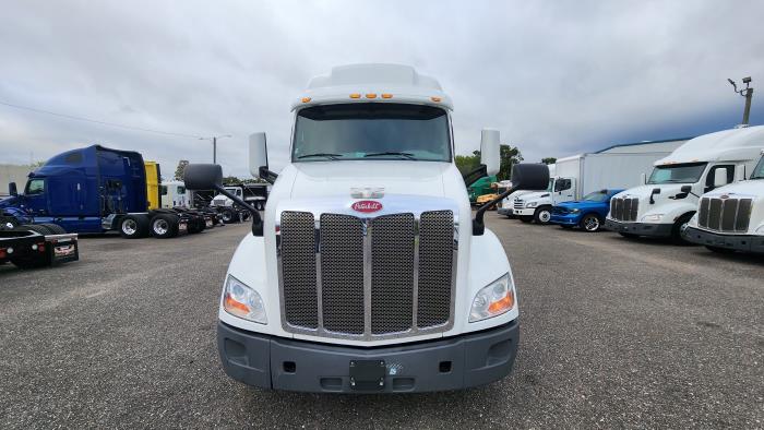 2021 Peterbilt 579-8