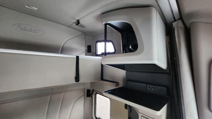 2021 Peterbilt 579-13