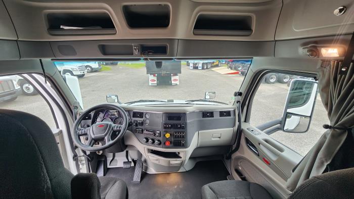 2021 Peterbilt 579-17