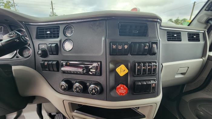 2021 Peterbilt 579-19