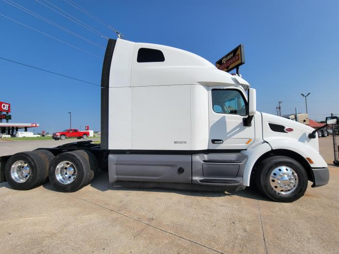 2021 Peterbilt 579-8