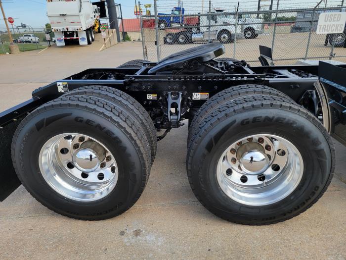 2021 Peterbilt 579-8