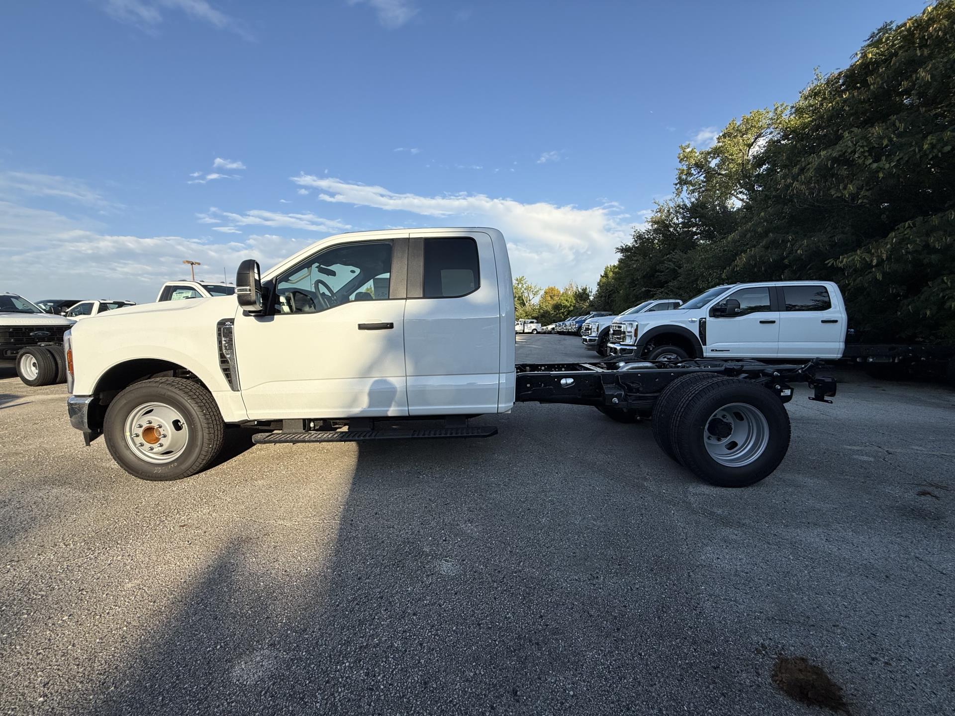 2026 Ford F-350 Super Cab DRW 4x2 Cab Chassis for sale #1949215 - photo 16