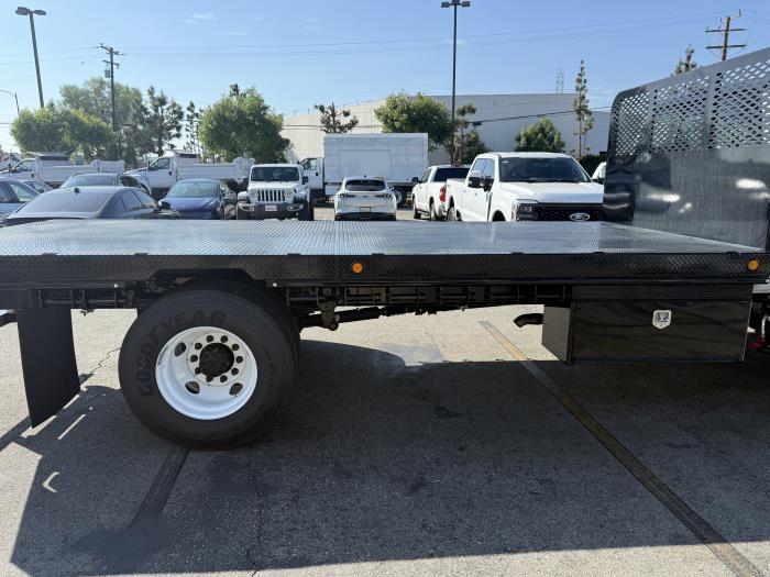 2026 Ford F-650 photo 4