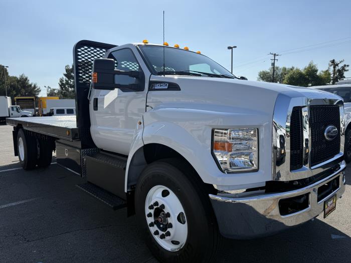 2026 Ford F-650-8