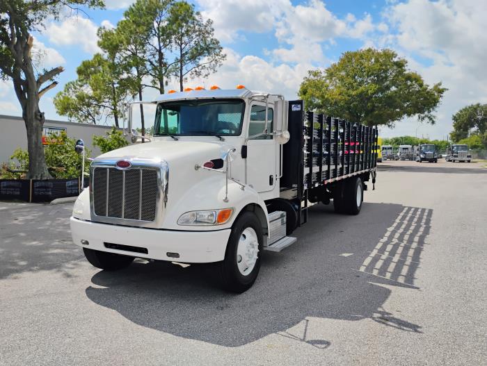 2019 Peterbilt 330 photo 2