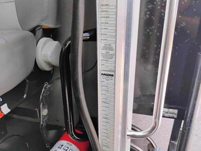 2019 Peterbilt 330-14