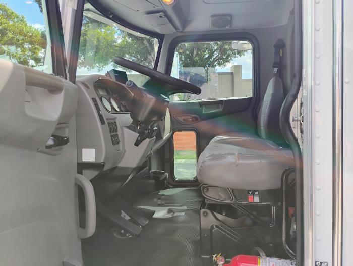 2019 Peterbilt 330-15