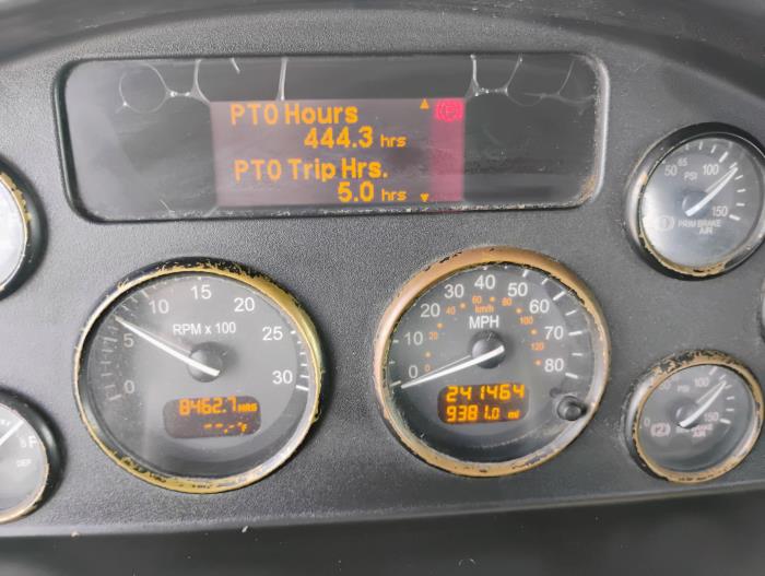 2019 Peterbilt 330-16