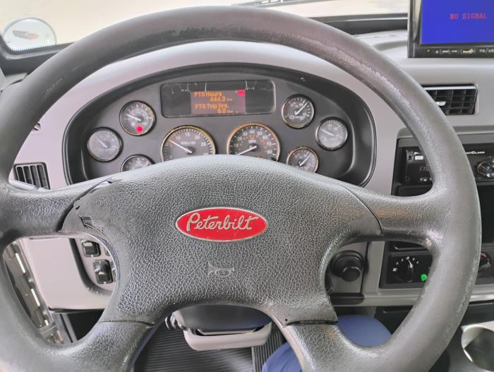 2019 Peterbilt 330-17