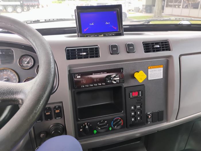 2019 Peterbilt 330-18