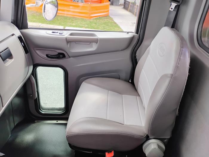 2019 Peterbilt 330-19