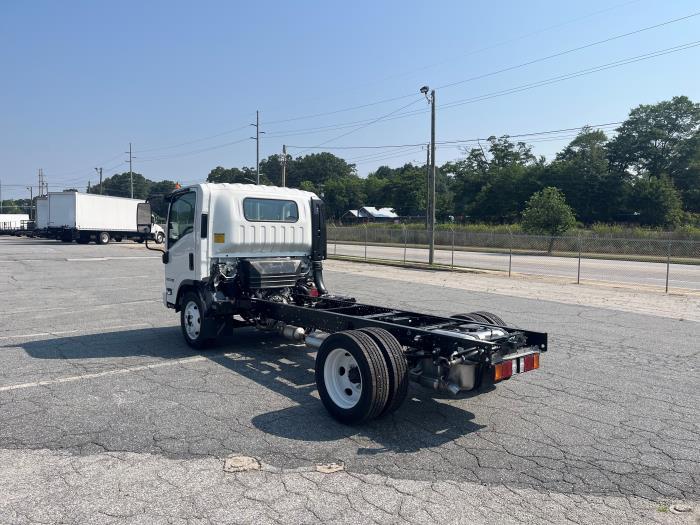 2025 Isuzu NPR photo 2