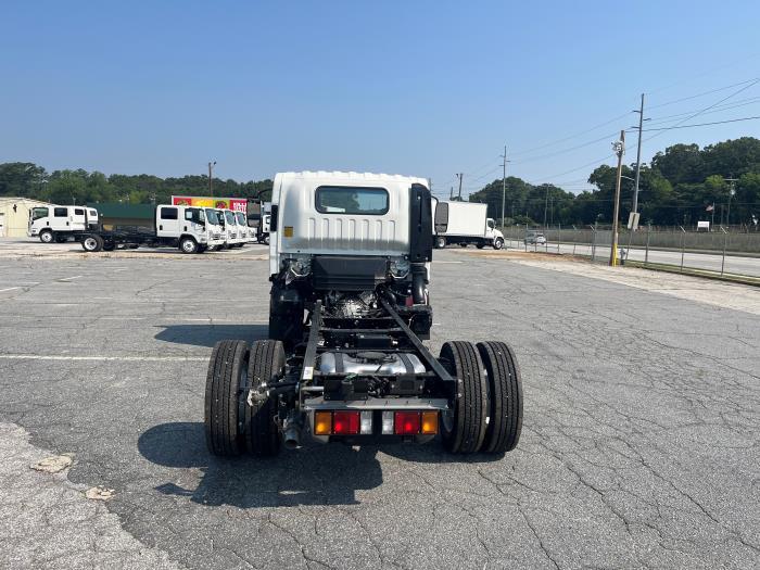 2025 Isuzu NPR photo 3