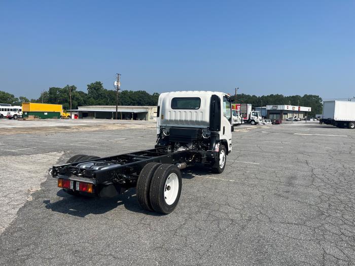 2025 Isuzu NPR photo 4