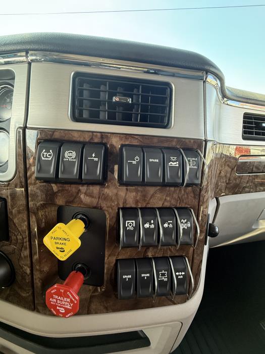 2026 Peterbilt 589-21