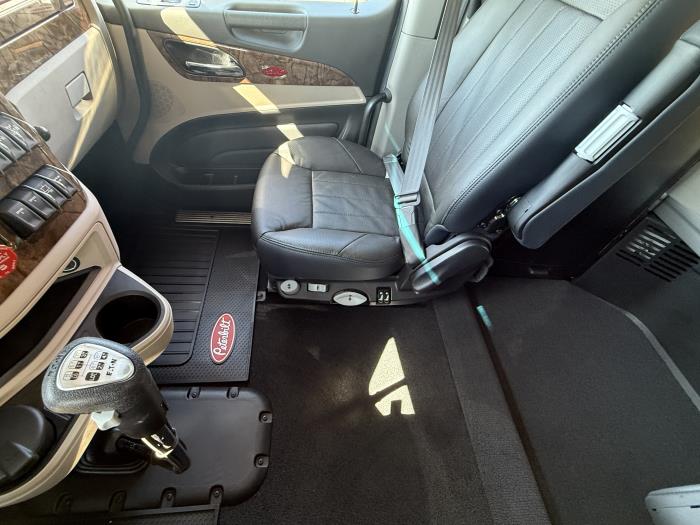 2026 Peterbilt 589-24