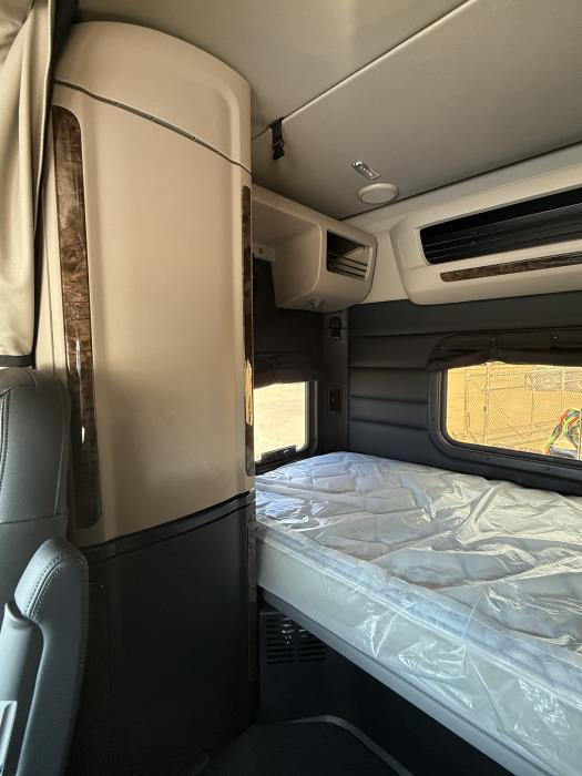 2026 Peterbilt 589-25