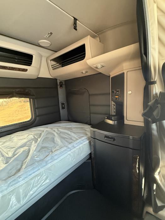 2026 Peterbilt 589-26