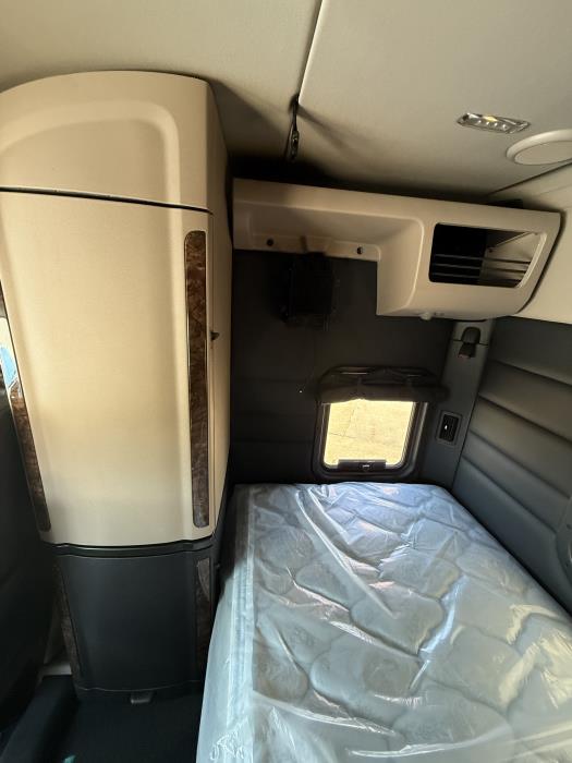 2026 Peterbilt 589-27