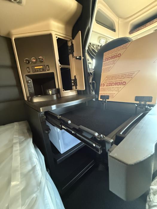 2026 Peterbilt 589-32