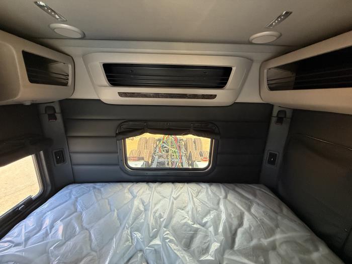 2026 Peterbilt 589-35