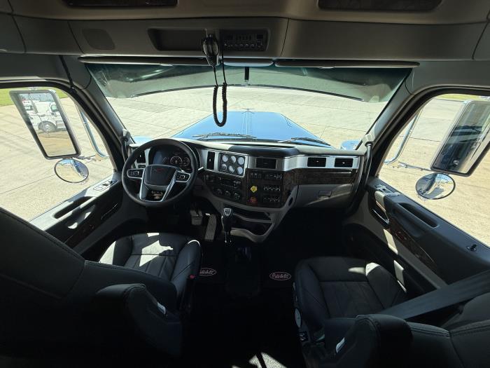 2026 Peterbilt 589-36