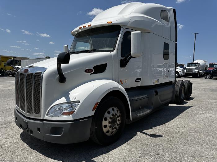 2021 Peterbilt 579 photo 2