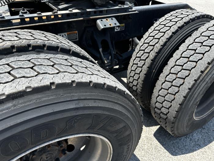 2021 Peterbilt 579-5