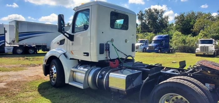 2021 Peterbilt 579-5