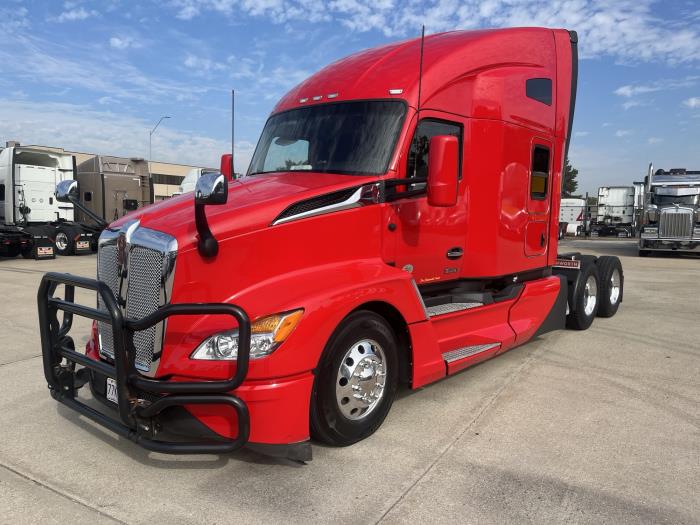 2024 Kenworth T680 photo 2