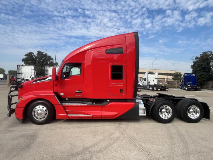 2024 Kenworth T680 photo 3