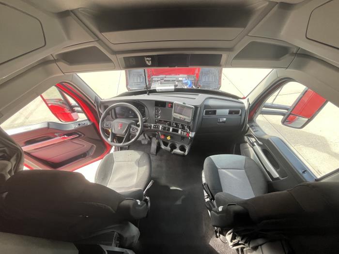 2024 Kenworth T680-21