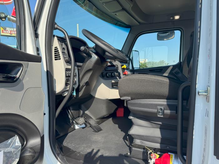 2026 Peterbilt 567-12