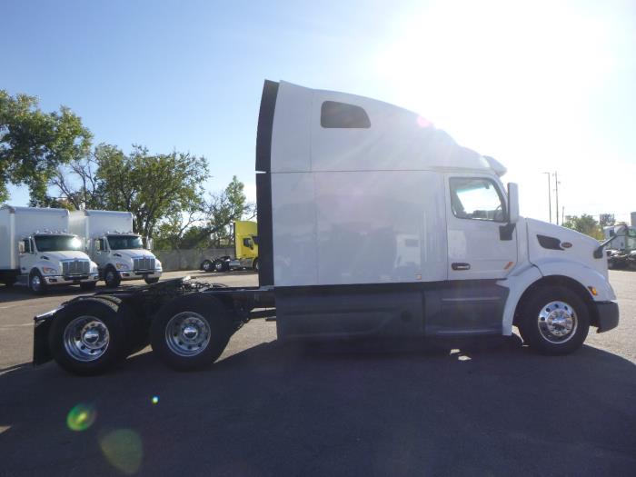 2021 Peterbilt 579-8