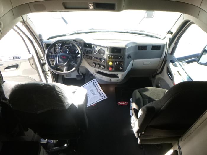 2021 Peterbilt 579-15