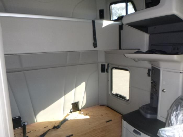 2021 Peterbilt 579-18