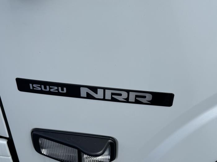 2025 Isuzu NRR-17