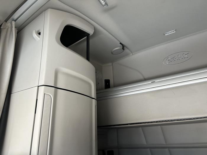 2020 Peterbilt 579-28