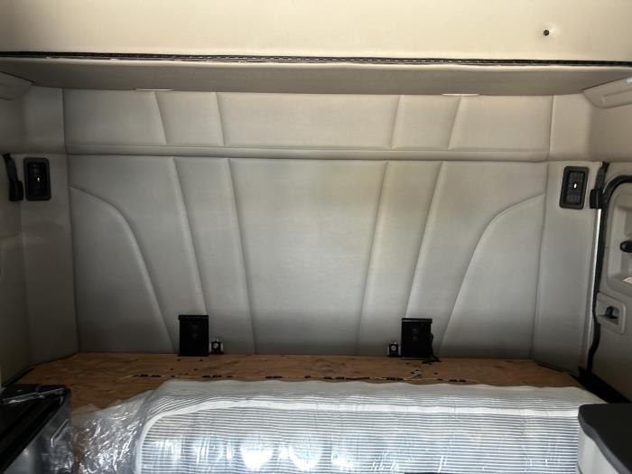 2020 Peterbilt 579-32