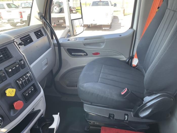 2020 Peterbilt 579-18