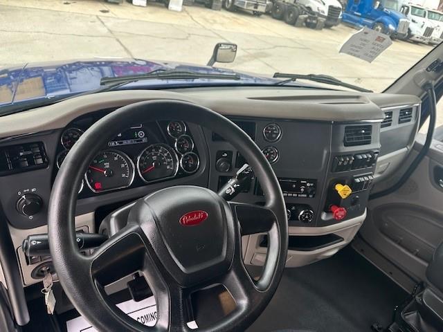 2022 Peterbilt 579-1