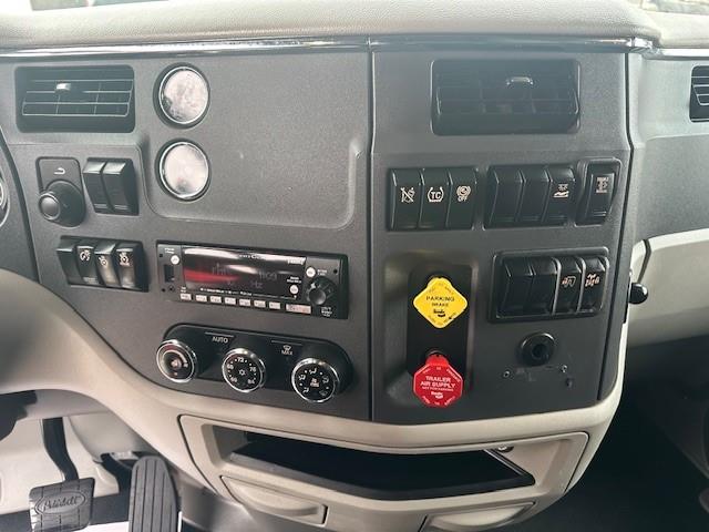 2022 Peterbilt 579-2