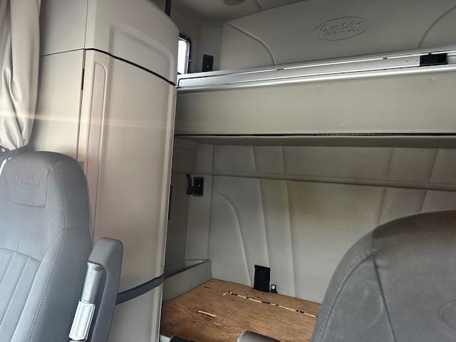 2022 Peterbilt 579-4