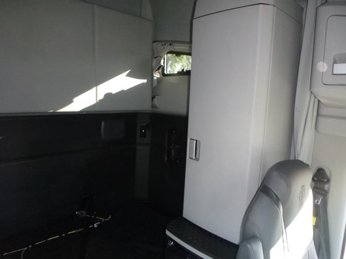 2023 Kenworth T680-21