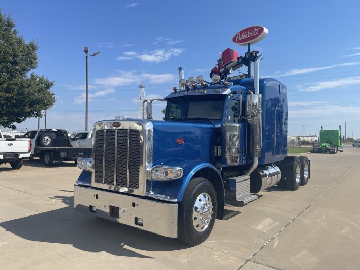 2024 Peterbilt 389 photo 2