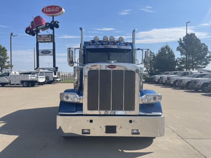 2024 Peterbilt 389 photo 3