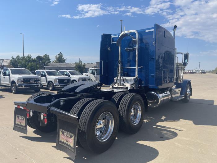 2024 Peterbilt 389-8